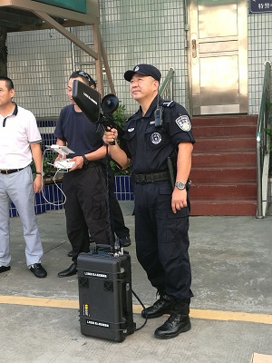 深圳市南山公安分局領導親自實測無人機干擾器產品
