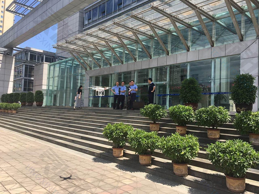 圖片關鍵詞 局領導現場實操「無人機攔截系統」