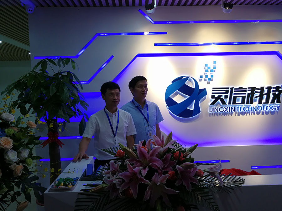 圖片關鍵詞 鐘總(左)周總(右)