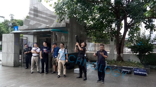 圖片關鍵詞 我司進行HUP0443M手持無人機干擾器設備演示